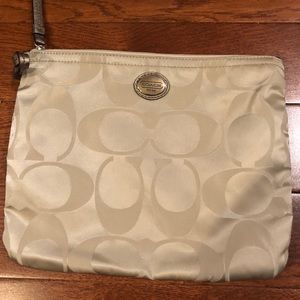COACH MAKEUP BAG OR CLUTCH